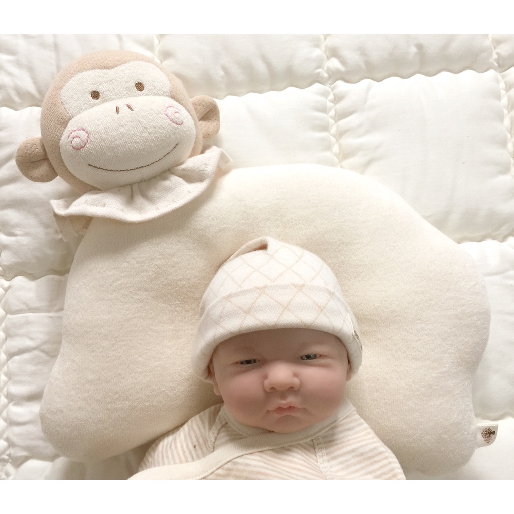 john-n-tree-organic-baby-protective-pillow-baby-organic-pillow-baby-monkey-หมอนหัวทุย-หมอนหลุม-หมอนออร์เเกนิค