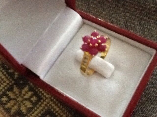 แหวนทับทิมแท้จากร้านจิวเวอรี่สวยงามมากสนใจจัดส่งฟรี
