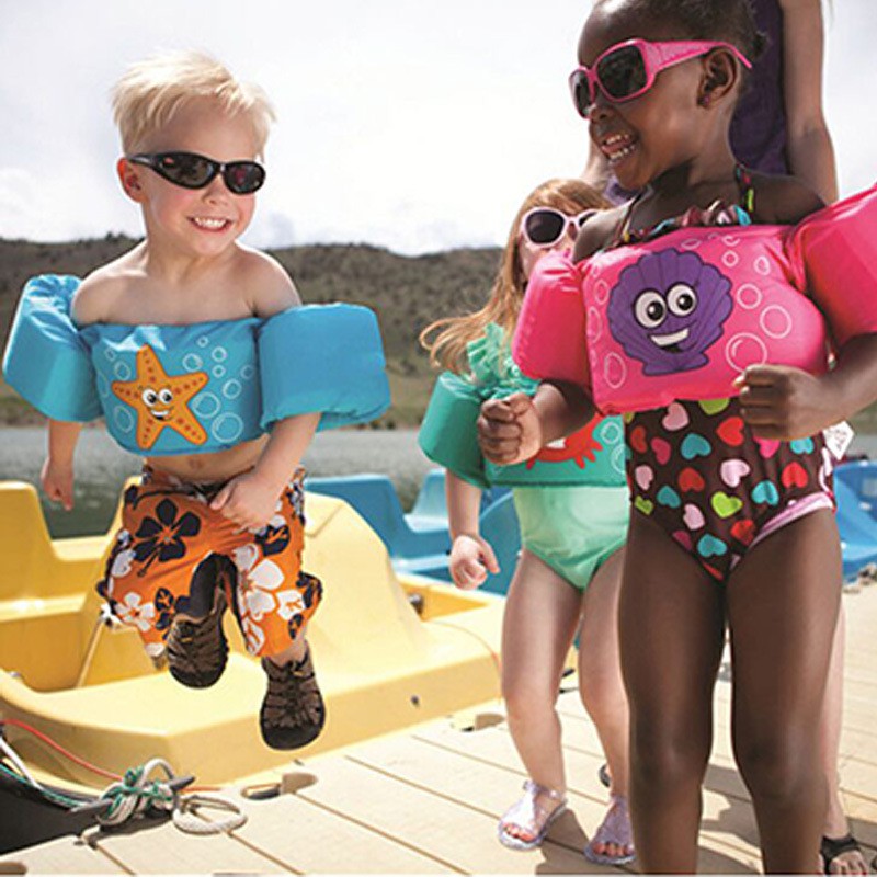 ภาพหน้าปกสินค้าเสื้อชูชีพเด็ก เสื้อชูชีพว่ายน้ำเด็ก ปลอกแขนว่ายน้ำ พยุงตัว โฟมพยุงตัวว่ายน้ำสำหรับเด็ก จากร้าน solarenergy1990 บน Shopee