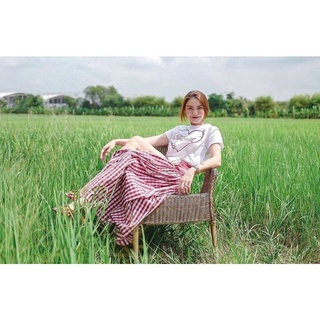 เซ็ทเสื้อยืดสีขาวลายหัวใจ มาคู่กับกระโปรงตัวยาวบานสีแดงสุดน่ารักงานป้ายผ้าทิ้งตัวหนักๆ รุ่นนี้มากๆค่า