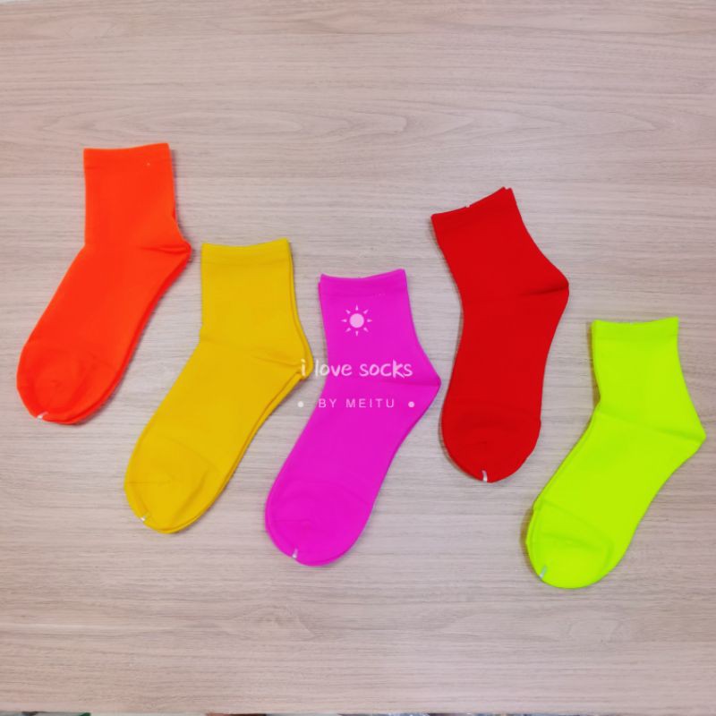 ถุงเท้าสีนีออน-สีสะท้อนแสง-สีสันสดใส-พร้อมส่งมีสั้นกลางและยาวหลายสีให้เลือก