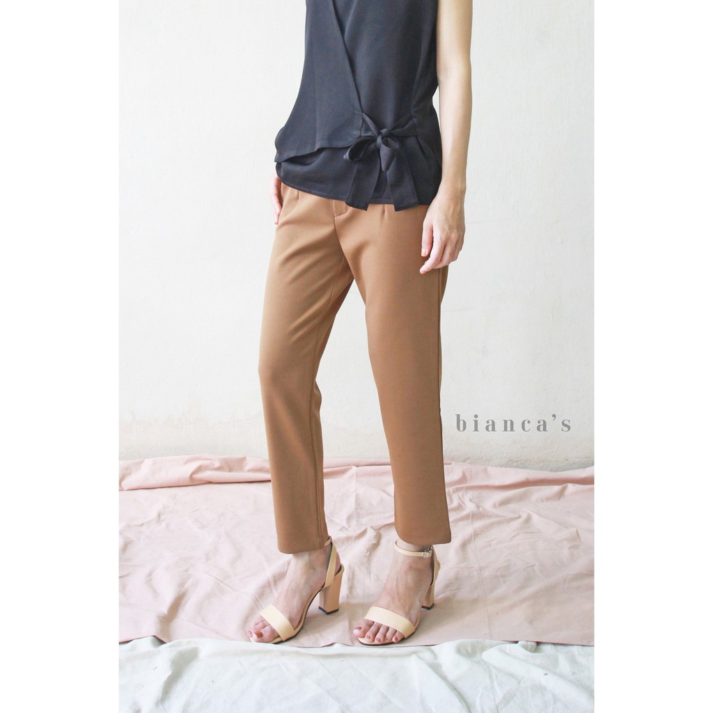 กางเกงขายาวรุ่น-everyday-pants-สีน้ำตาลทอง