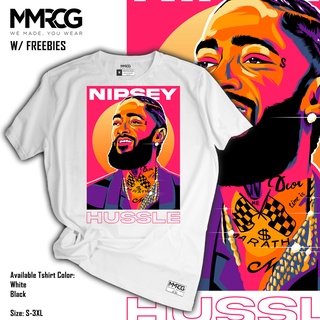 แร็ปเปอร์ชื่อดัง Nipsey Hussle | |เสื้อเชิ้ตผ้าฝ้ายพิมพ์ลาย ท็อปส์ซู| |เสื้อยืด ยูนิเซ็กซ์ | |  |-&lt;