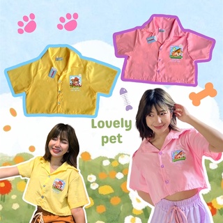 🐱𝙲𝚊𝚏𝚎𝚕𝚢 𝚕𝚘𝚟𝚎𝚕𝚢 𝚙𝚎𝚝🐶เสื้อครอปเชิ้ตคอปกลายหมา ลายแมว สีชมพู สีเหลือง พาสเทล  แต่งกระดุม ครอปโอเวอร์ไซส์ ครอปเอวลอย ทูโทน