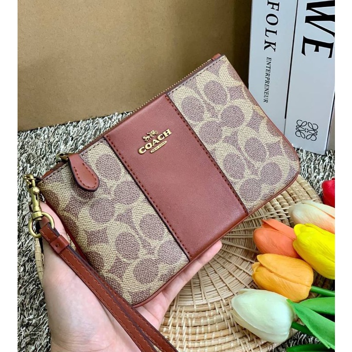 กระเป๋า-coach-small-wristlet-in-colorblock-signature-32445-แท้-ส่งฟรี