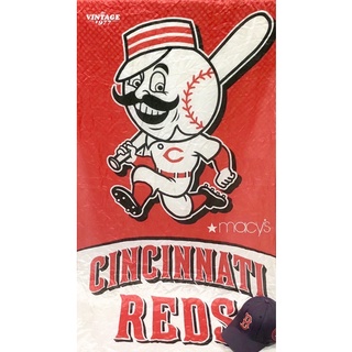 ธงวินเทจ ธงทีม Cincinnati Reds  ขนาด: 34.5 x 59 นิ้ว แนวตั้ง