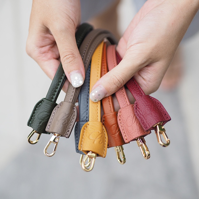 ภาพหน้าปกสินค้าNeck Strap : สายคล้องคอ จากร้าน charinbag บน Shopee