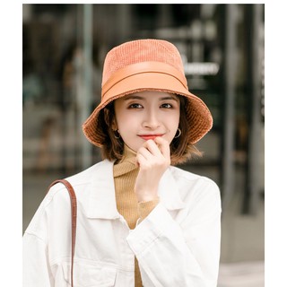 ภาพหน้าปกสินค้าหมวกบักเก็ตกันหนาว หมวกผ้าลูกฟูก หมวกกันหนาว หมวกแฟชั่น หมวกผู้หญิง ที่เกี่ยวข้อง