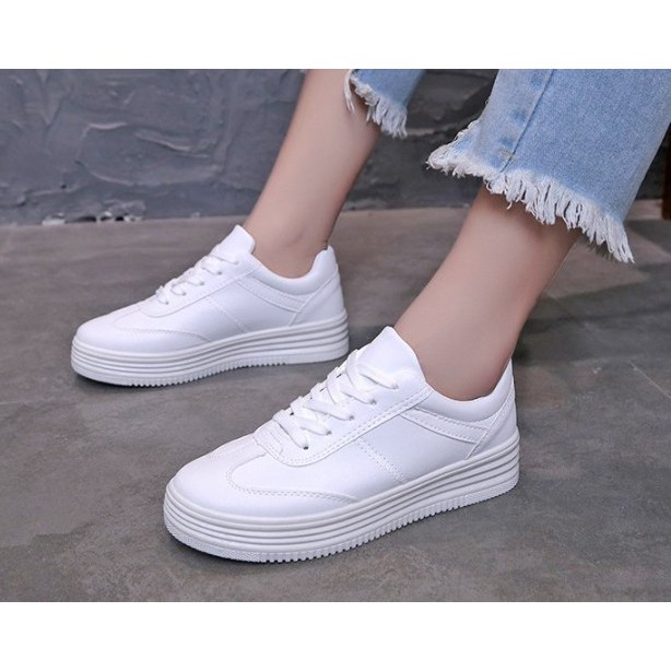 ภาพสินค้า𝑳𝒂𝒆𝒊 𝒃𝒂𝒈&𝒔𝒉𝒐𝒆𝒔 รองเท้าผ้าใบขาวล้วนเสริมส้น หนังนิ่ม ทรงน่ารัก แฟชั่นเกาหลี ใส่ได้ทุกแนว เบอร์ 35-40 จากร้าน laeibagshoes บน Shopee ภาพที่ 4