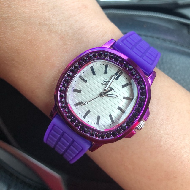 นาฬิกาแท้เจนีวา-ทรงปาเต็กสุดฮิต-สีม่วงสวยมาก-ตัวใหม่ล่าสุด