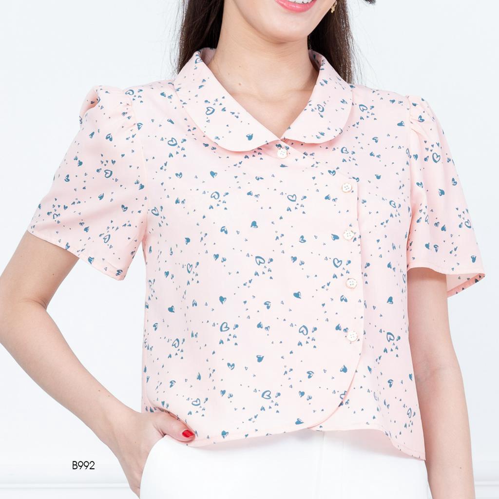 amila-blouse-am-b992-โคโม่ปริ้นท์-แขนสั้น-igpu23-1