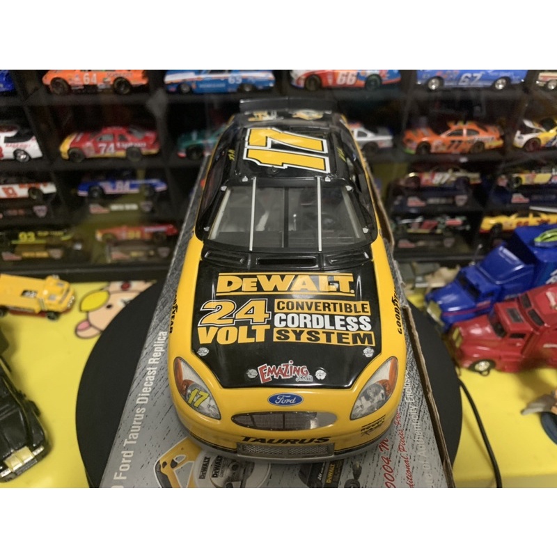 nascar-team-caliber-2000-1-24-17-dewalt