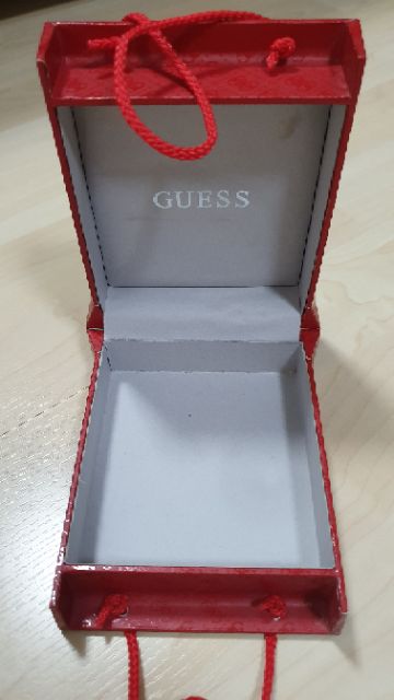 กล่องนาฬิกา-guess-สีแดง