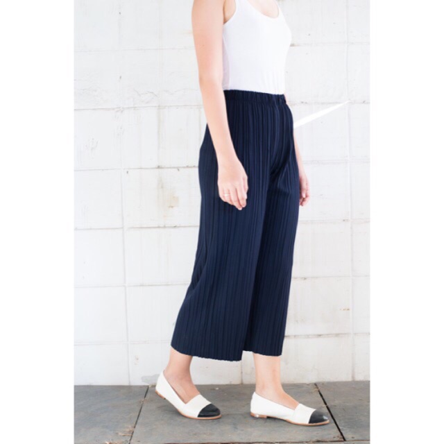 navy-basic-pleated-culottes