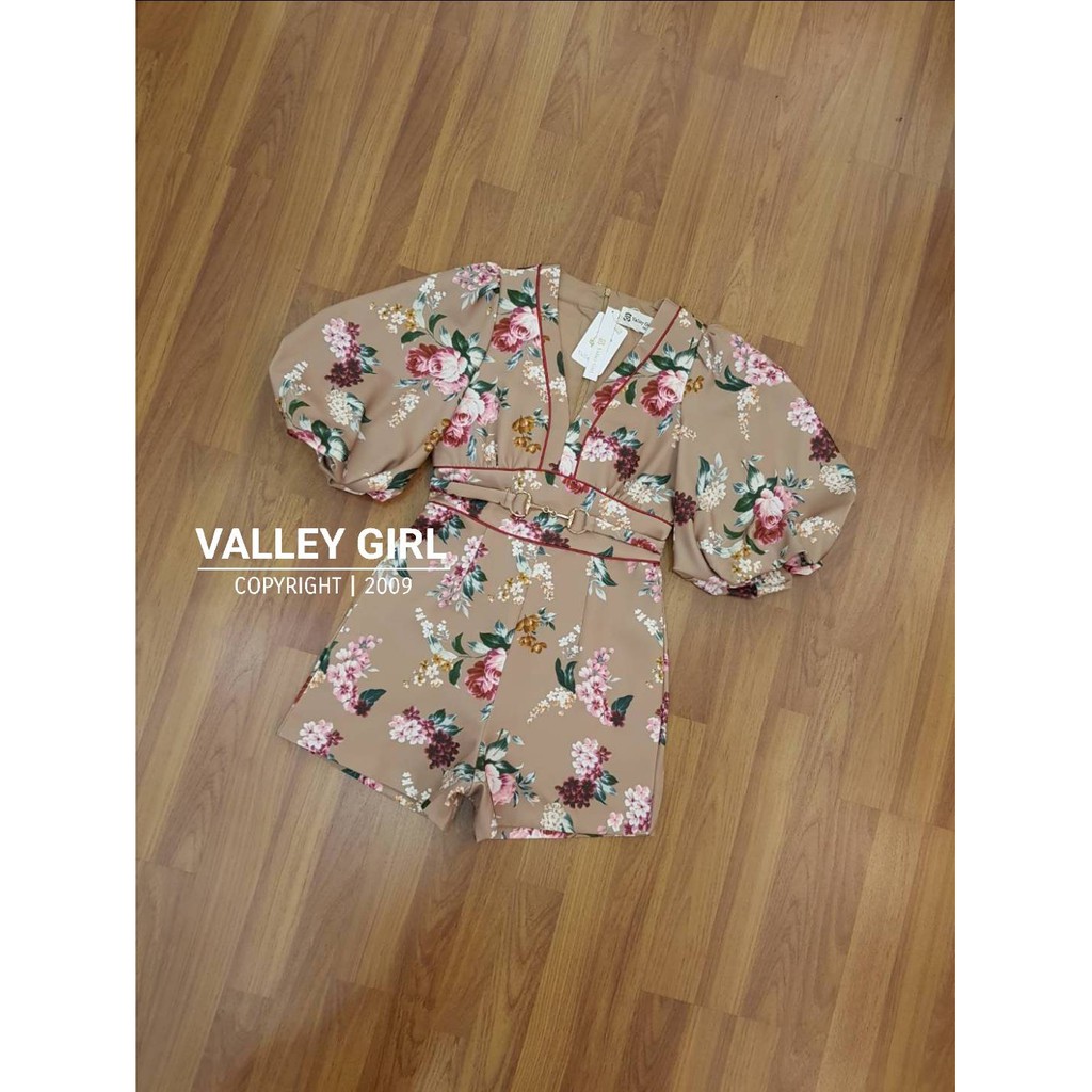 valley-girl-จั๊มสูทกางเกงขาสั้นรุ่นนี้แพทเทินน่าร้ากมาก-ทรงแขนน่าร้ากสุดๆ-งานน่ารักมาก