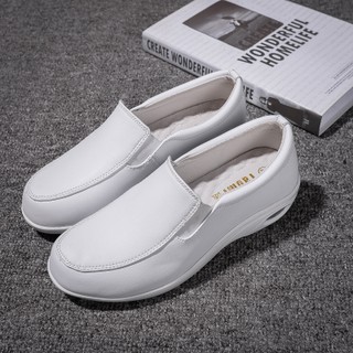 รองเท้าสตรีสีขาวสุภาพสตรีแพลตฟอร์มแบบสบาย ๆ แฟลตเบาะลมรองเท้า Slip-On