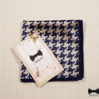 เซ็ทผ้าเช็ดหน้าสูทhoundstoothและพิณติดสูทกวางทอง - Houndstooth Pocket Square&Suit Pin set