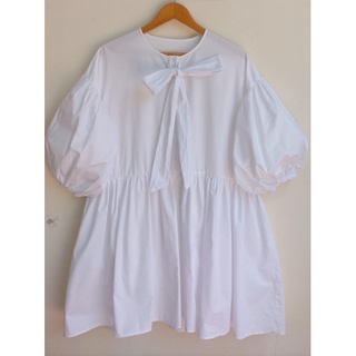Cotton Dress สั้น ขาวสะอาดใหม่ แขนพอง ทรงระบาย ผูกโบว์ที่คอ น่ารัก • อก  50 ยาว  34 code 296