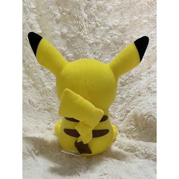 pikachu-pokemon-center-2014