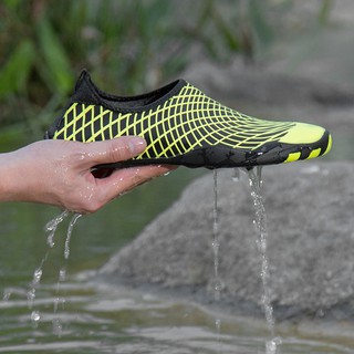 ภาพหน้าปกสินค้าไม่ลื่นระบายอากาศน้ำรองเท้าดำน้ำว่ายน้ำบีโยคะน้ำถุงเท้า ที่เกี่ยวข้อง