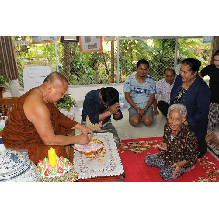 พระสิวลี-สมปราถนาบูรพาจารย์-เนื้อดำ-พิเศษขึ้นคราบไขขาวเต็มองค์พระ-พระอาจารย์เชาวรัตน์-พระอาจารย์สมเกียรติ-ชิตมาโร-หายาก