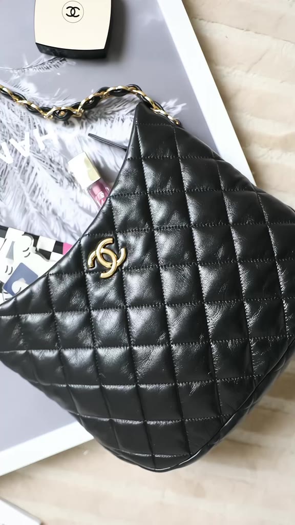 ชาแนล-chanel-22k-lambskin-large-hobo-hippie-underarm-bag-สุภาพสตรี-กระเป๋าสะพายไหล่