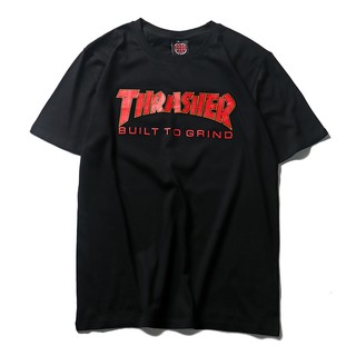 T-shirt  พร้อมสต็อกผลิตภัณฑ์ใหม่ Thrasher x อิสระแขนสั้นคู่ streetwear แฟชั่นเสื้อยืดฤดูร้อนเสื้อยืด [M-XL]S-5XL