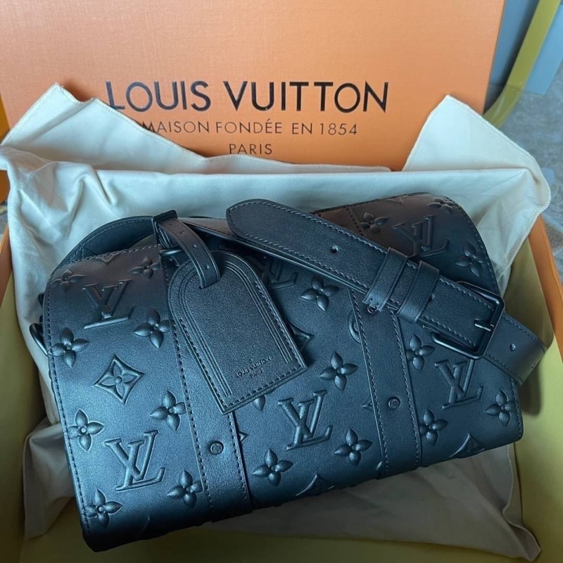 กระเป๋า-louis-vuitton-city-keepall-monogram-seal-งานดีสุดเทียบเท่าของเเท้-สีดำ