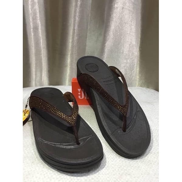 sale-รองเท้า-fitflop-คุณผู้หญิงสายเพชรเล็ก