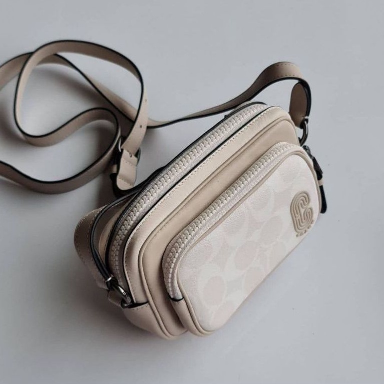 สด-ผ่อน-ครอสบอดี้-สีขาวครีม-1289-mini-edge-double-pouch-crossbody-in-signature-canvas