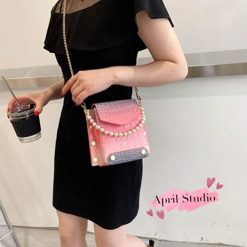 april-stuido-กระเป๋าสะพายข้างไล่สี-ทรงถัง-ประดับด้วยโซ่มุก-หนังpuพรีเมี่ยม-งานขึ้นห้าง