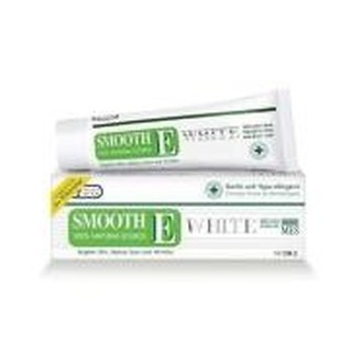 SMOOTH E  CREAM +WHITE 60GM สมูท อี ครีม พลัส ไวท์ ครีมบำรุงผิวหน้า ที่มีส่วนผสมของอัลฟ่า อาร์บูติน