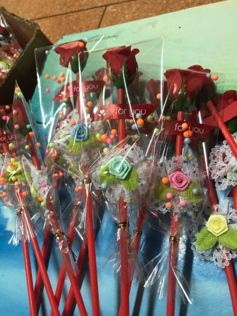 ภาพสินค้าดอกกุหลาบปลอม กุหลาบแดง ราคาต่อดอก12ดอกราคาส่ง จากร้าน wirojanaphet บน Shopee ภาพที่ 3