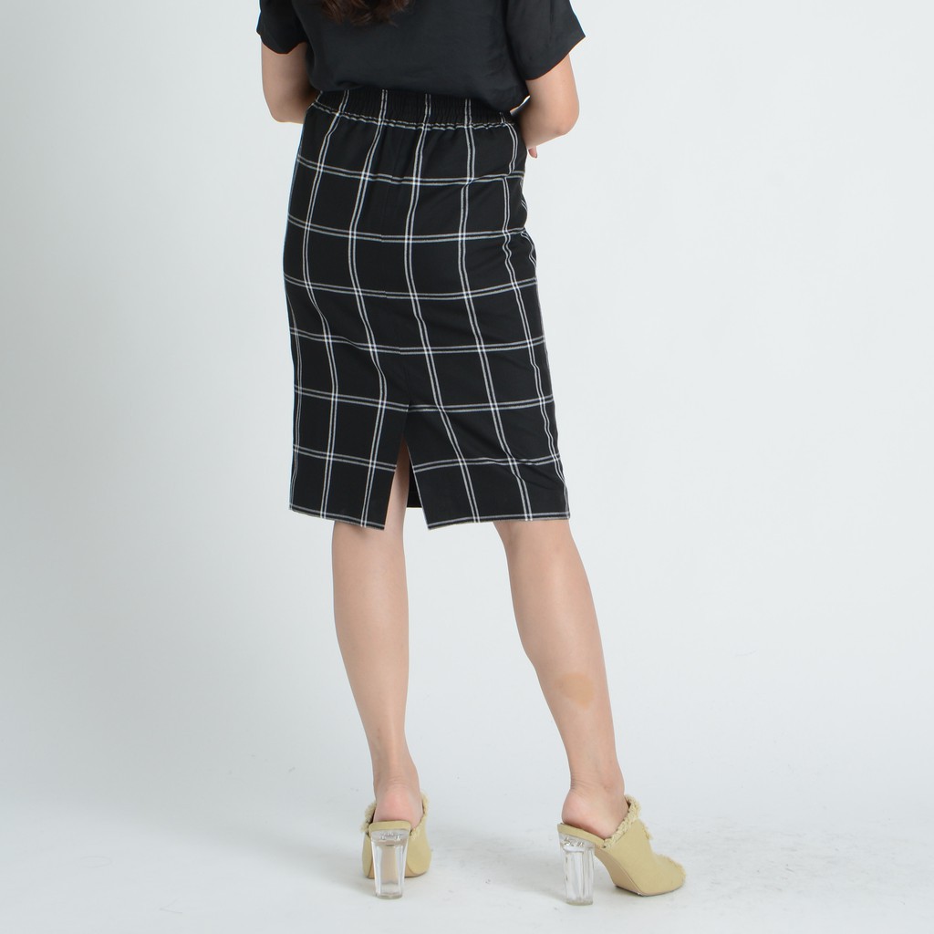 gsp-skirt-กระโปรงจีเอสพี-กระโปรงยาวคลุมเข่า-ลายตาราง-สีดำ-sl2bbl