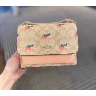 (ผ่อน0%) กระเป๋าสะพายข้าง Coach Mini Klare Crossbody In Signature Canvas With Strawberry Print สายโซ่ สตรอเบอรี่ CB594