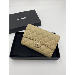 Used in very good condition chanel medium wallet HL26