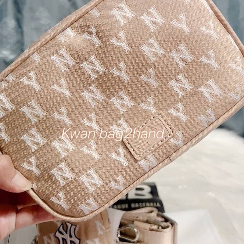 ราคาเทสินค้านำเข้า-ของแท้-เช็คโค้ดได้-กระเป๋าสะพาย-mlb-jacquard-monogram-crossbody-bag