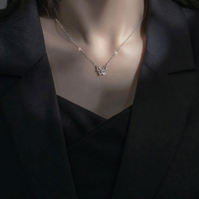 ภาพหน้าปกสินค้าสร้อยคอ Fashion Butterfly Necklace Rhinestone Chain Silver Color Clavicle Necklace Animal Korean Jewelry จากร้าน lingchao.th บน Shopee