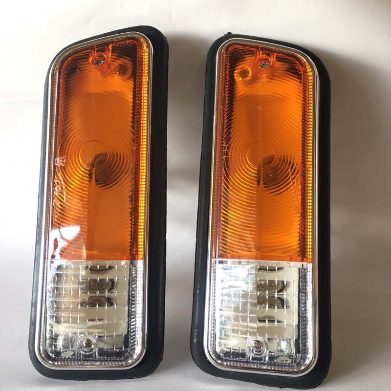 ไฟหรี่กันชน-ดัทสัน-521-2-สี-datsun-521-bumper-lamps-ราคาต่อคู่-ซ้าย-ขวา