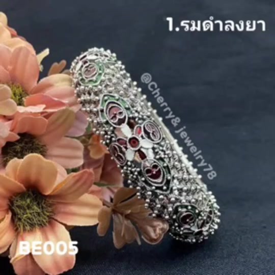 กำไรลงยา-กำไรลายไทย-กำไลข้อมือสวยๆ-เครื่องประดับล้านนา