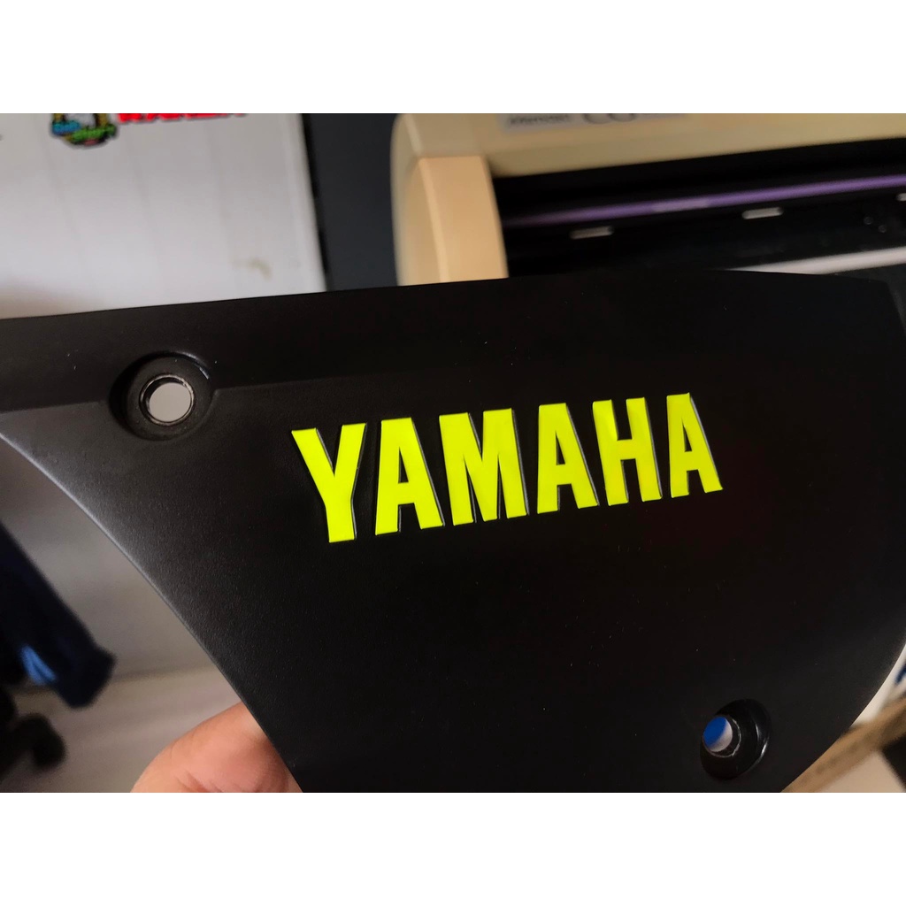 สติกเกอร์-yamaha-หยอดแคร้ง-มีโอ-ฟีโน่-3m-สะท้่อนแสง-ขนาด6cm