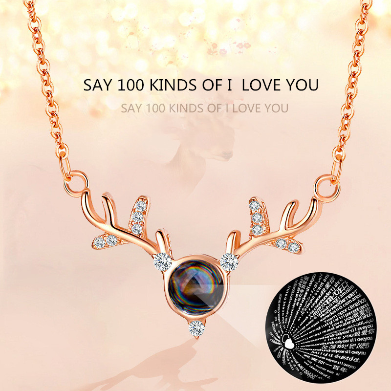 ภาพหน้าปกสินค้าสร้อยคอเพชรเขากวางสร้างสรรค์เกาหลี แฟชั่นและบุคลิกภาพ ติ๊กต๊อกมงกุฎ 100 ภาษา I Love You Projection Necklace