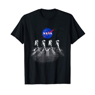 ราคาต่ำสุด!!Nbf3f23r97r เสื้อยืดผ้าฝ้าย พิมพ์ลายนักบินอวกาศ Nasa Walking สีดํา สําหรับผู้ชาย ER66WR20110 SD23WQ20298S-3X