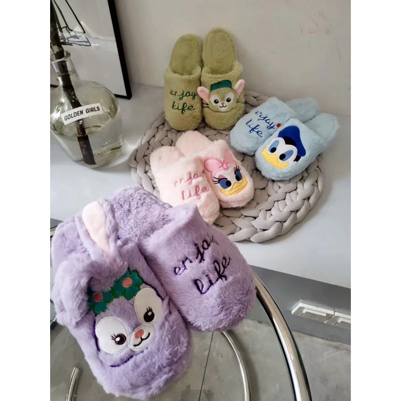 ราคาและรีวิวพร้อมส่ง รองเท้าสลิปเปอร์ ลายการ์ตูนน่ารักๆ รองเท้าใส่ในบ้าน Disneys Slipper อยู่บ้านก็มุ้งมิ้งได้ ขนฟู สัมผัสนุ่มนิ่ม