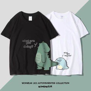 เสื้อคู่ Dinosaur Couples เสื้อยืด 2021 ฤดูร้อนใหม่ฮ่องกงลมหลวมแจ็คเก็ตแขนสั้นแนวโน้มนักเรียนเวอร์ชั่นเกาหลีของแขนห้าจุด