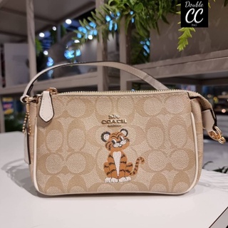 (แท้ 💯%‼ Factory ไม่ใช่งานออก Shop) CO ACH C7699 NOLITA 19 IN SIGNATURE CANVAS WITH TIGER