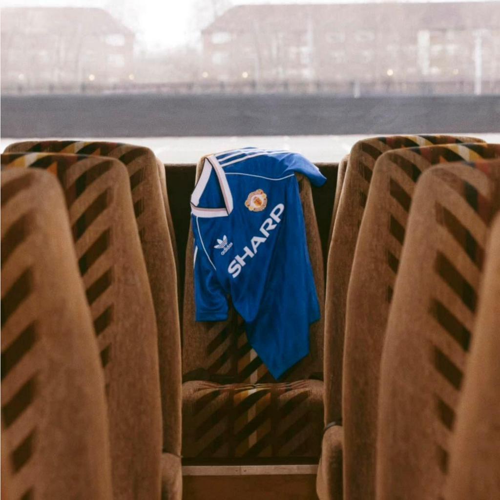 เสื้อเเมนยูย้อนยุค-สุดคลาสสิค-adidas-manchester-united-88-90-jersey-croyal