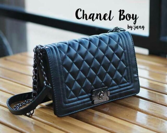 กระเป๋า-chanel-boy-bag-flap-bag-caviar-skin-10-นิ้ว