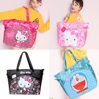 Hello kitty กระเป๋าโดเรม่อน กระเป๋าคิตตี้ กระเป๋าสัมภาระคิตตี้ รุ่นใหญ๋ จุมากช่องเยอะ สวยมากค่ะ