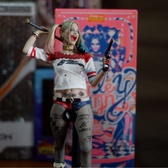 HARLEY QUINN STATUE GOTHAM CITY GARAGE DC COLLECTIBLES - Kingdom Figurine